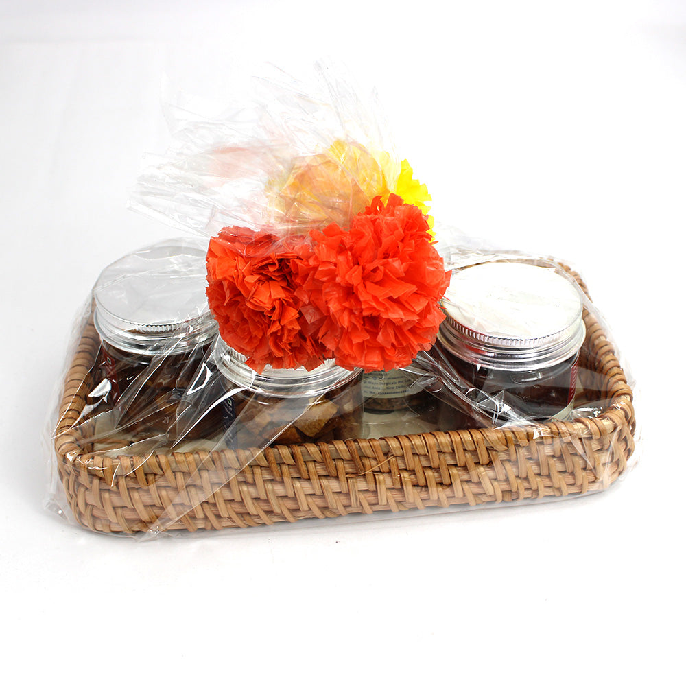 The Pearl Hamper