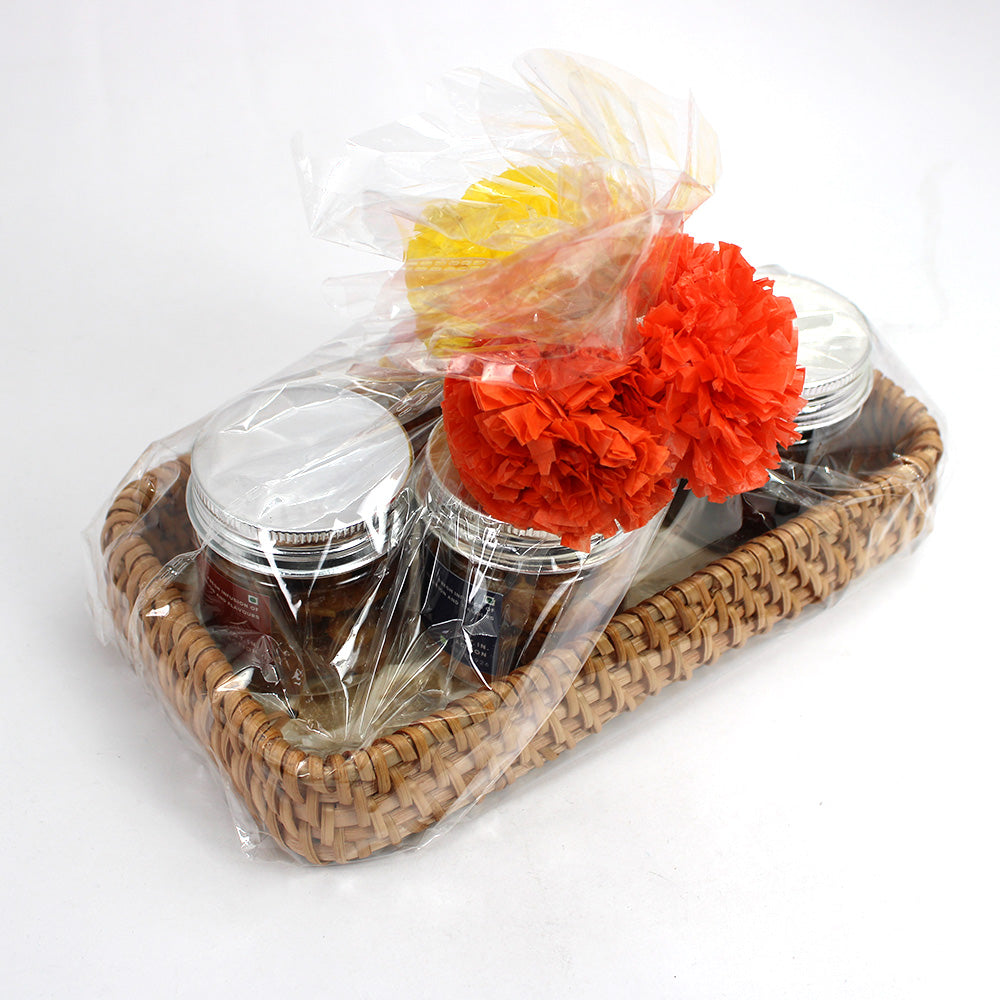 The Pearl Hamper